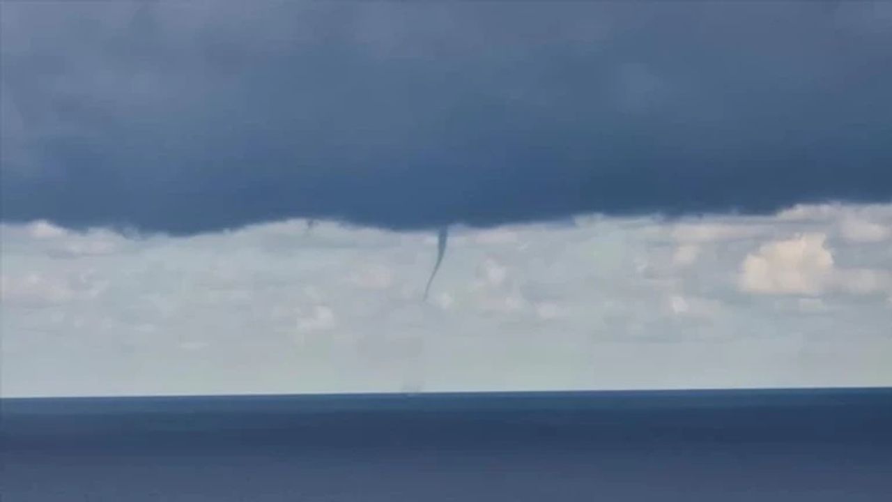 Karadeniz'de ürküten görüntü: Üç hortum birden oluştu