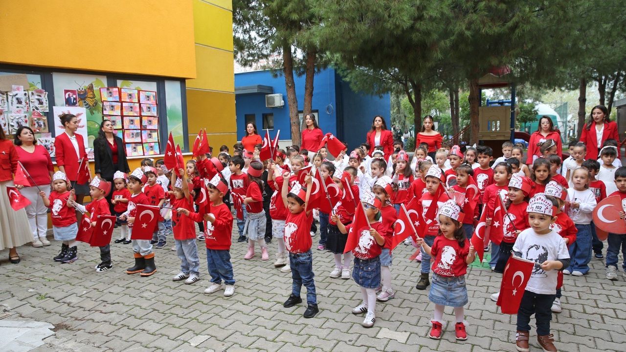 Karşıyaka 7’den 77’ye Cumhuriyet coşkusuyla ayağa kalktı!