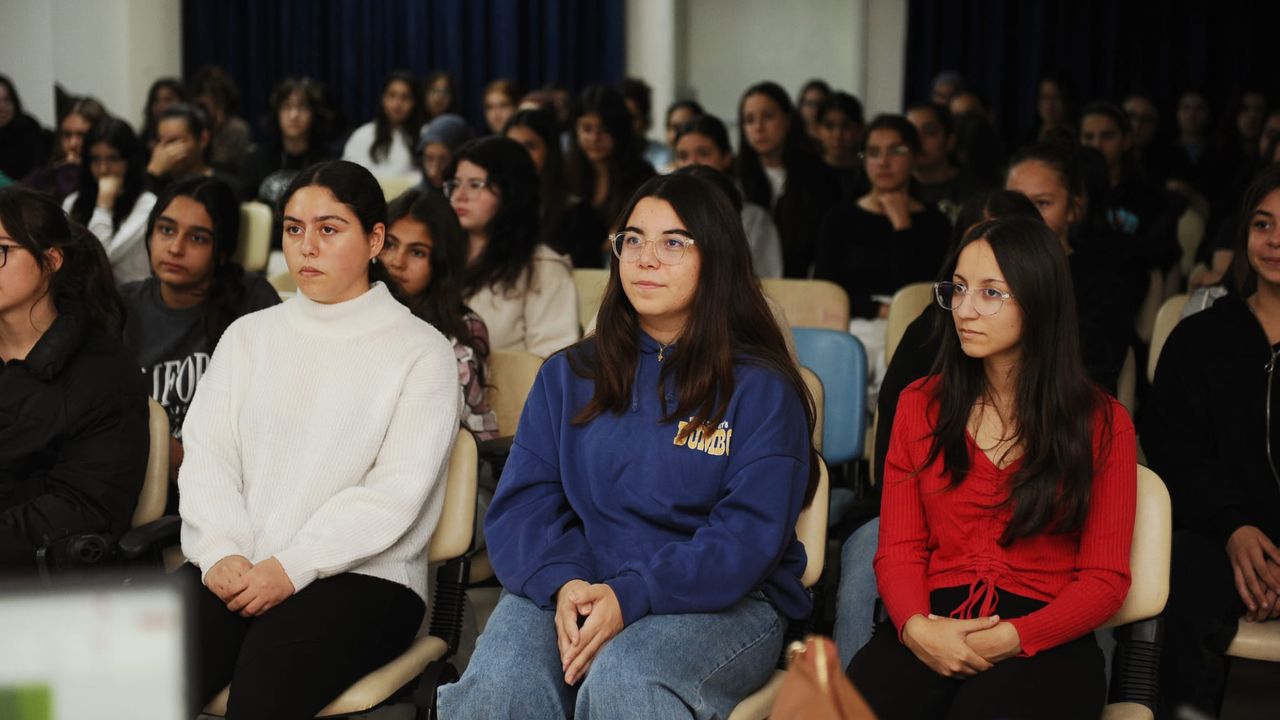 Karşıyaka Belediyesi’nden kız çocuklarına büyük farkındalık hamlesi!