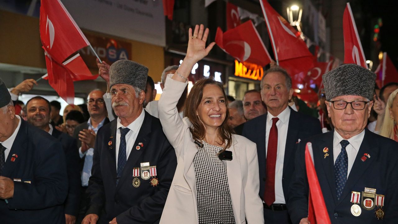 Karşıyaka, Cumhuriyet coşkusuyla tek yürek oldu