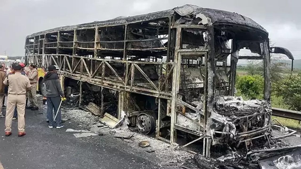 Dehşet! Yolcu otobüsü alev aldı: En az 25 ölü!