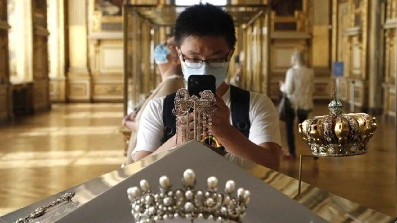 102 milyon dolarlık soygun! Louvre Müzesi’nden şok karar