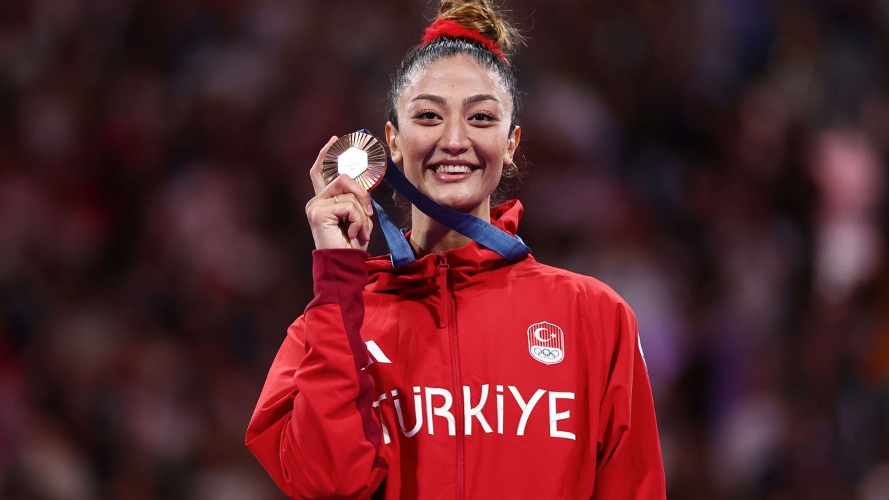 Nafia Kuş Aydın, Dünya Tekvando Şampiyonası’nda altın kazandı