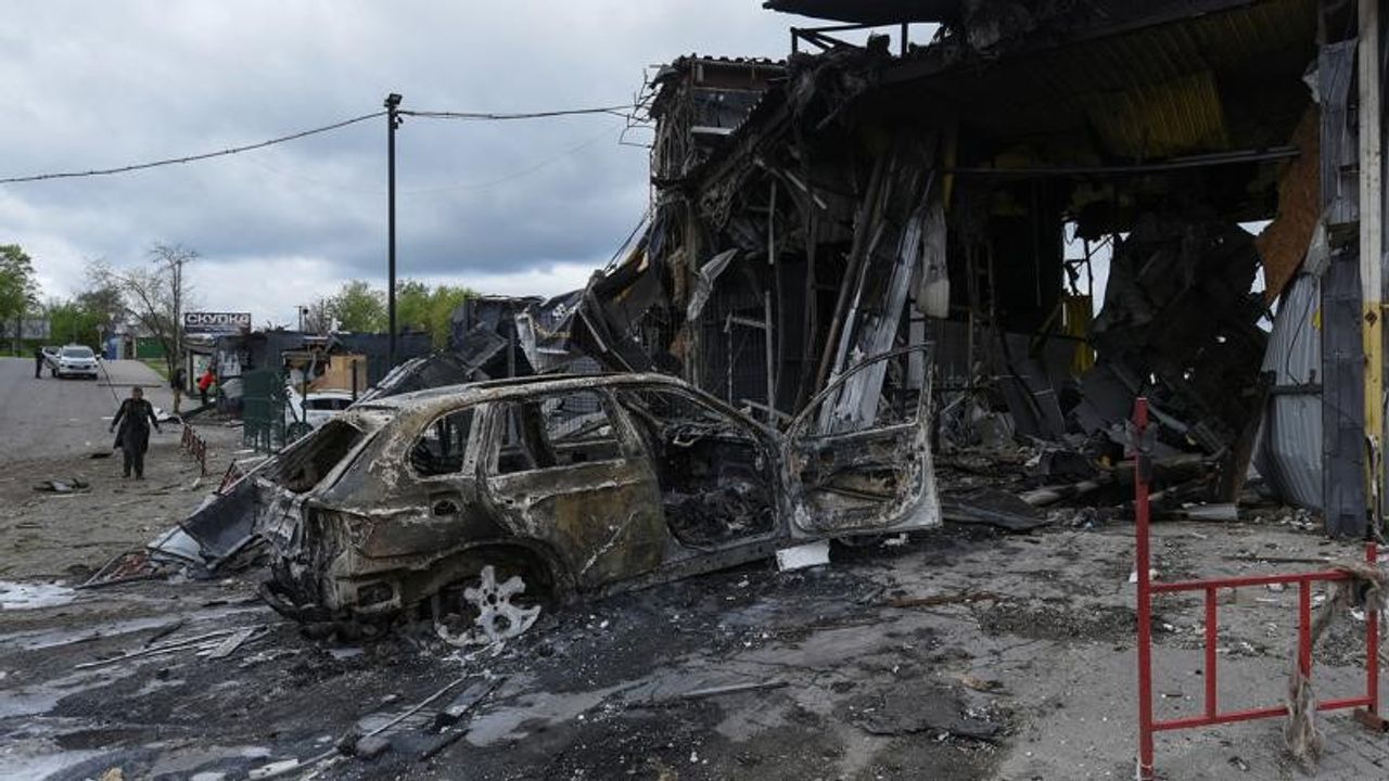 Şok saldırı! 2 ölü, 13 yaralı: Rus füzeleri şehri vurdu