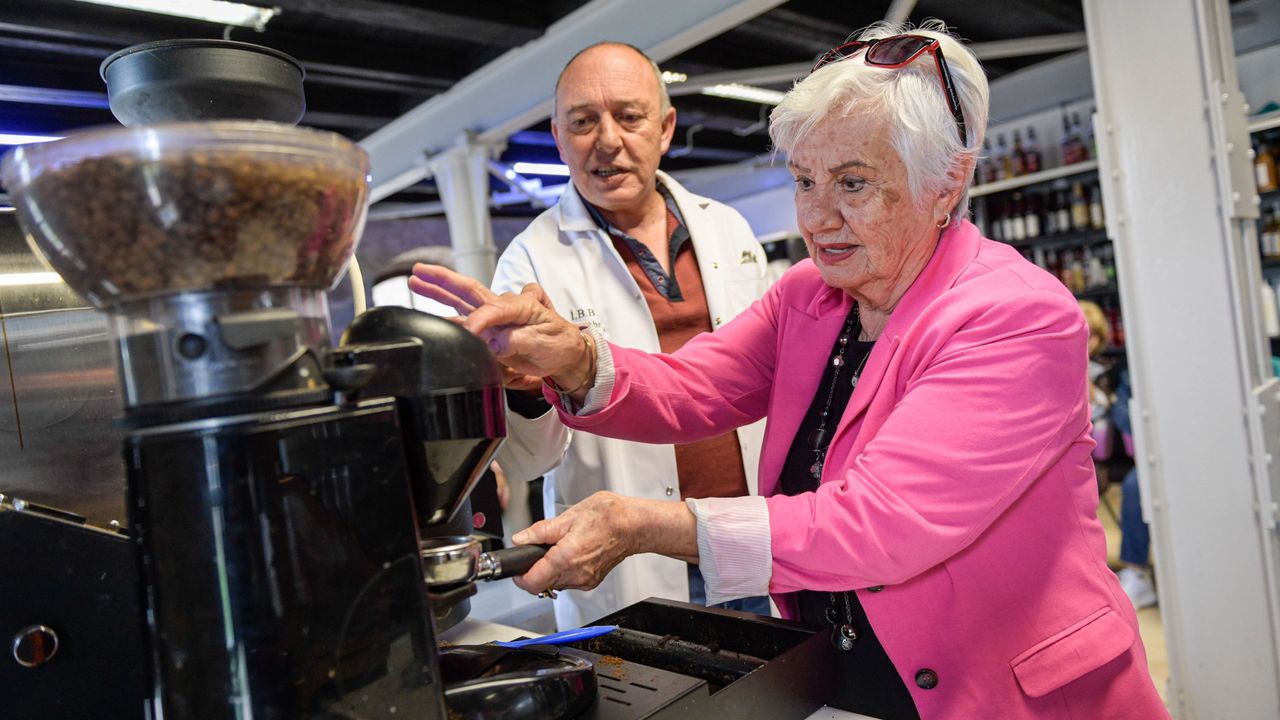 Torunlar şaşıracak: İzmirli büyükler latte ve cappuccino öğrendi