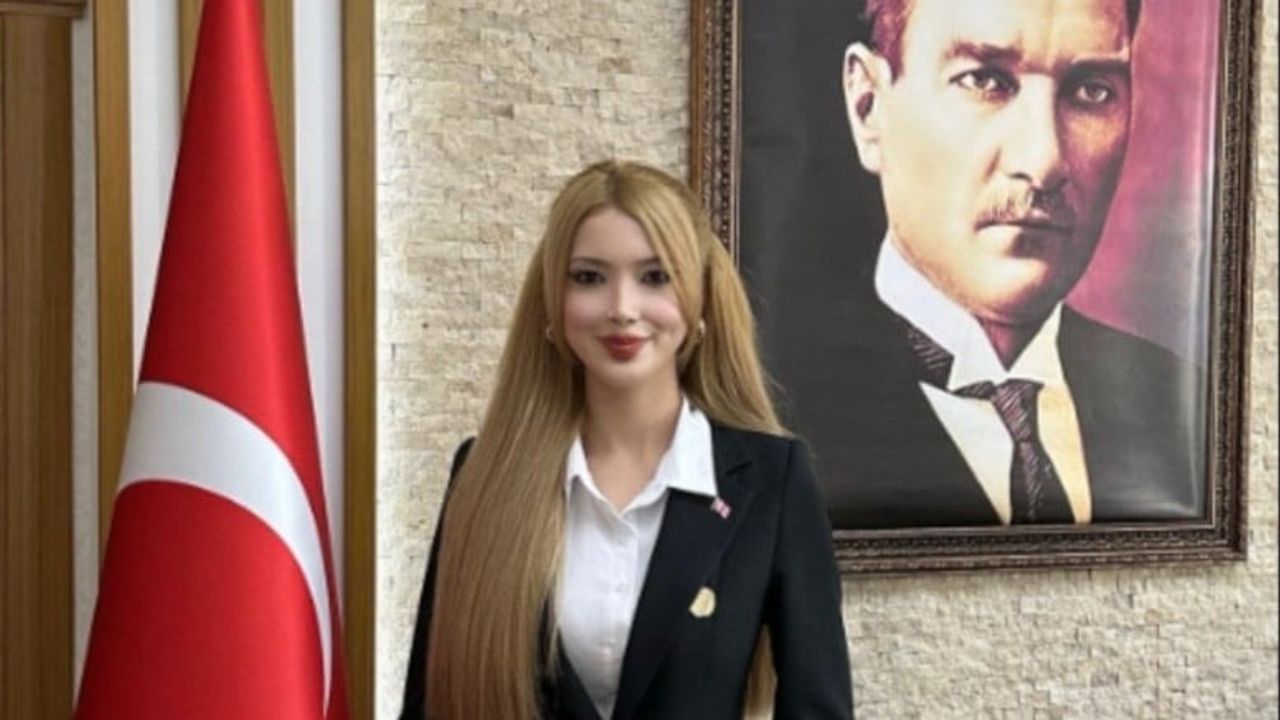 Ladik Kaymakamı Tuğçe Orhan görünümüyle sosyal medyada gündem oldu
