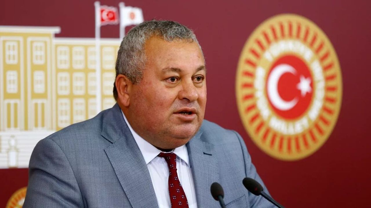 İhraç listesinde adı geçen CHP'li vekilden sert tepki: 'Atmazsanız adam değilsiniz'