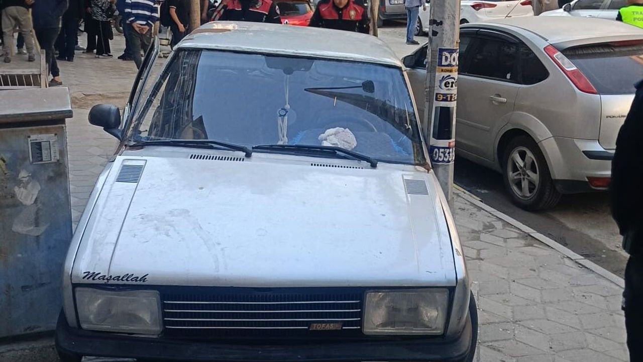 Soma’da polisten kaçan araç trafo ile direk arasına sıkıştı