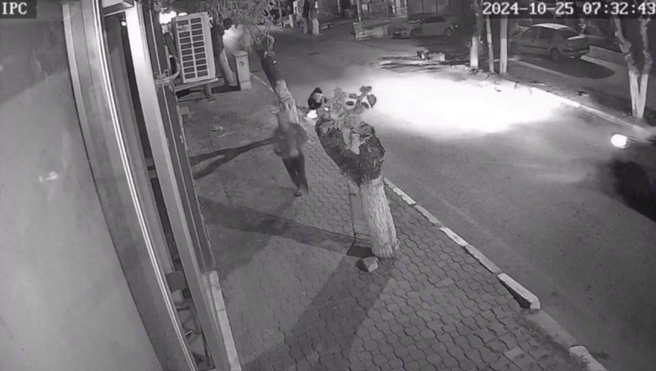 Sokak ortasında dehşet: Takıntılı saldırgan kamerada!