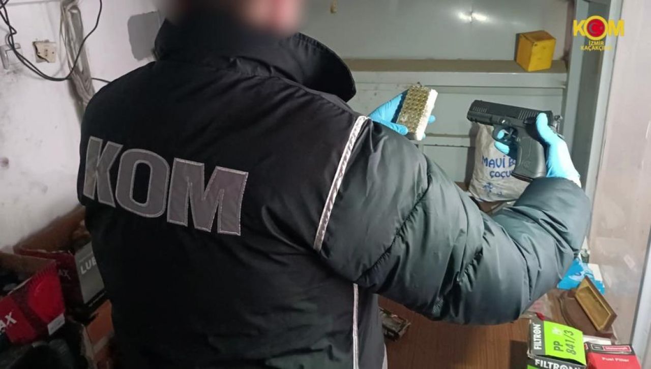 İzmir'de kaçak akaryakıt mesaisi: 3 iş yerine baskın!