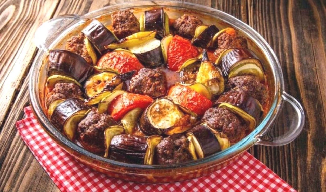 Fırında etli patlıcan kebabı tarifi: Lokum gibi et, Köz tadında patlıcan!