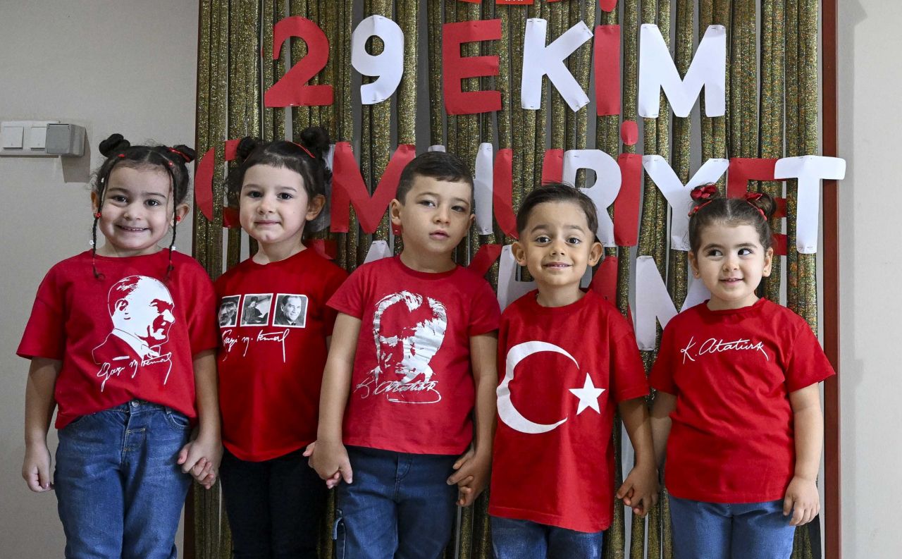 Bornova'da miniklerden Cumhuriyet'e coşkulu selam!