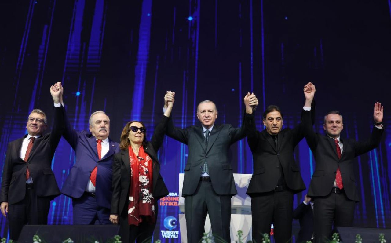 İYİ Parti ve Gelecek Partisi'nden 3 milletvekili AK Parti'ye geçti!