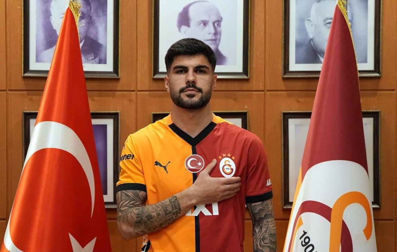 GS formasıyla ilk kare: Eren Elmalı imzayı attı
