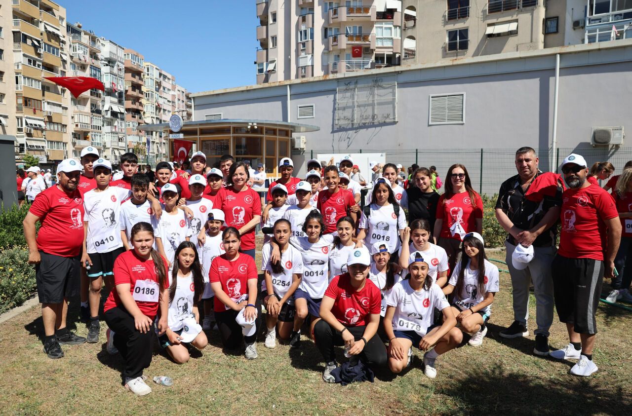 Karabağlar'da 715 kişi aynı anda koştu!