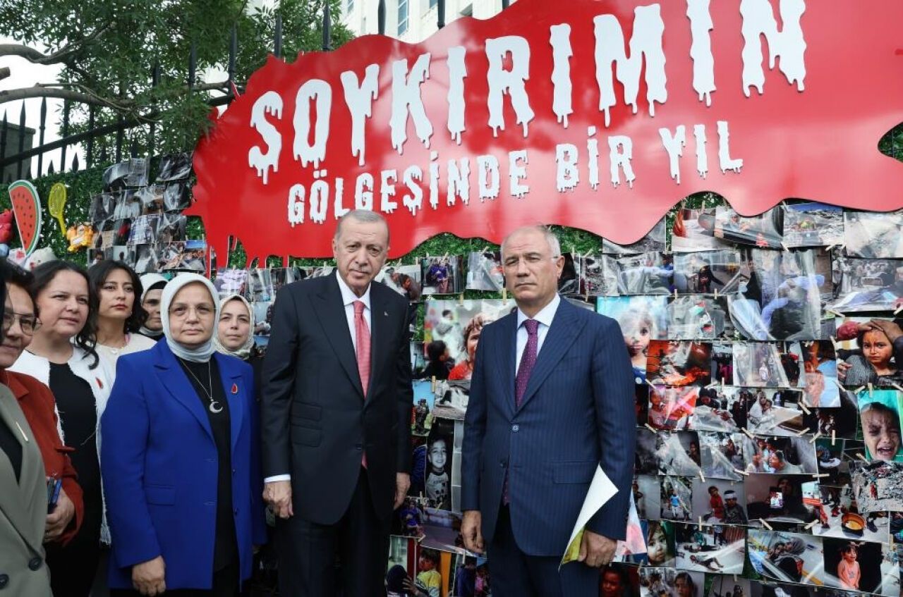 Erdoğan'dan 'Soykırımın Gölgesinde Geçen Bir Yıl' sergisine ziyaret