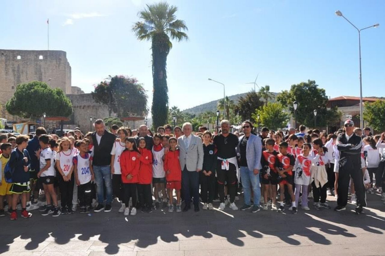 Çeşme'de öğrenciler 'Cumhuriyet' için koştu: Hangi okul birinci oldu?