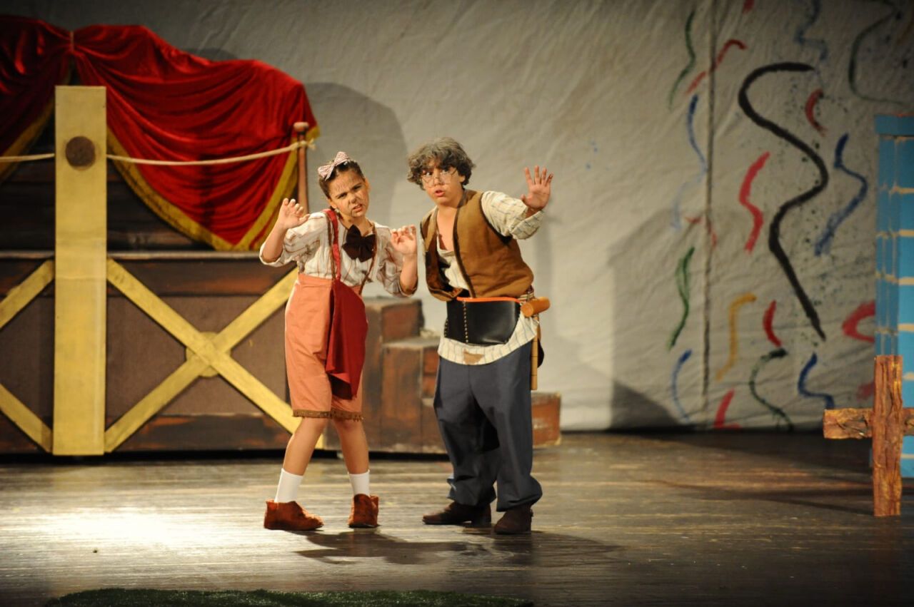 İzmir Karşıyaka'da çocuklar tiyatroyla büyüyor: Sezon açıldı