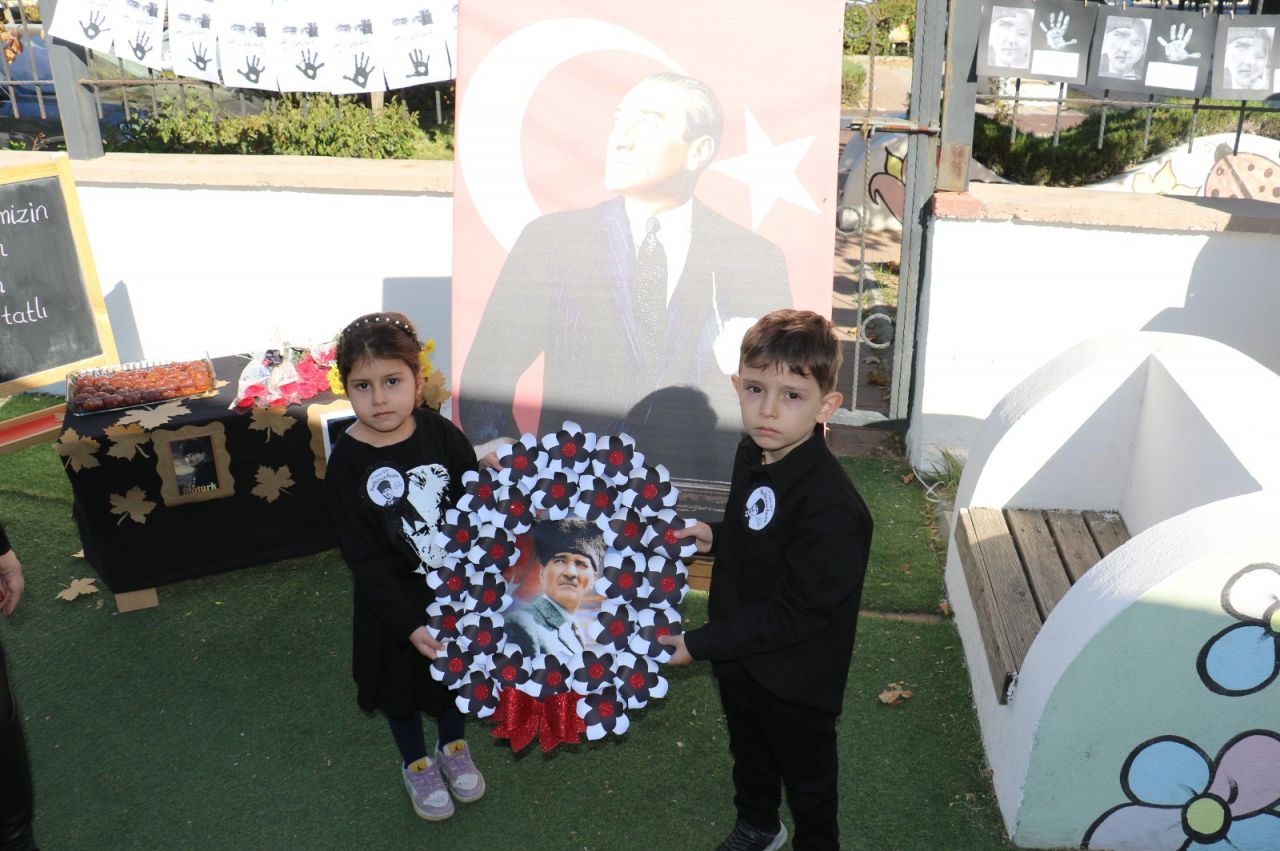 Manisa'da miniklerden Atatürk'e minnet dolu anma töreni