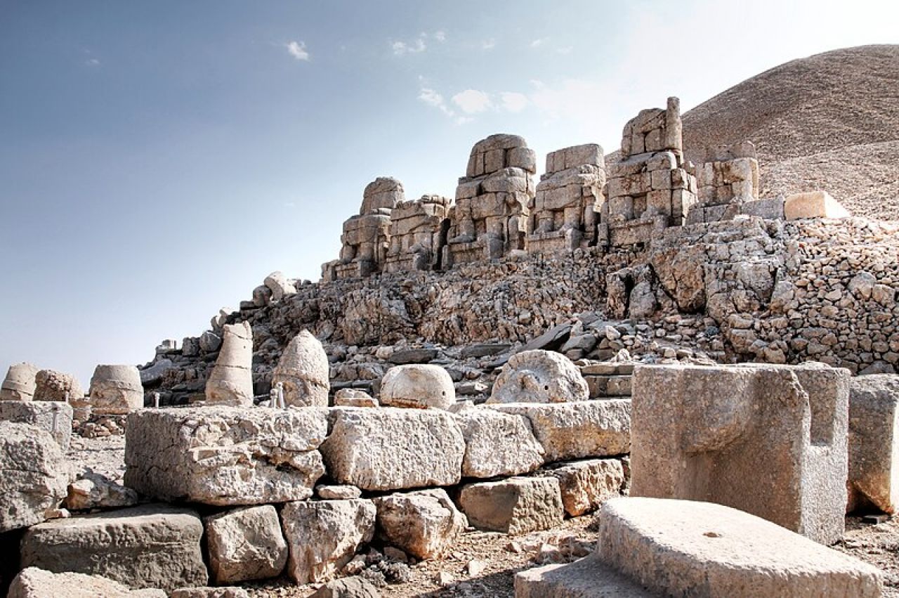 Tanrıların dağı: Nemrut'taki dev heykellerin peşinden bir yolculuk