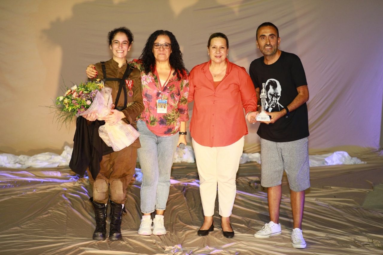 Efes Selçuk'ta 'Kurtuluşun Kadınları' seyirciyle buluştu