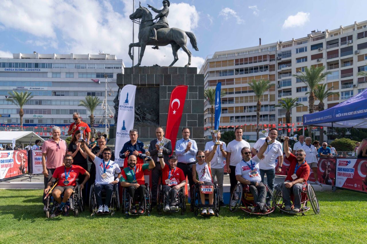 İzmir 9 Eylül Yarı Maratonu 2500 kişiyle başladı
