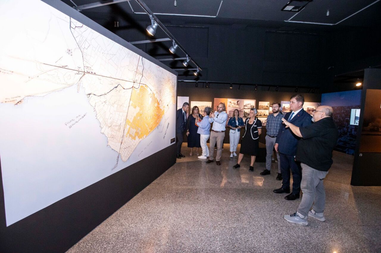 Başkan Cemil Tugay'dan ' Yanık Yurt ' sergisine ziyaret