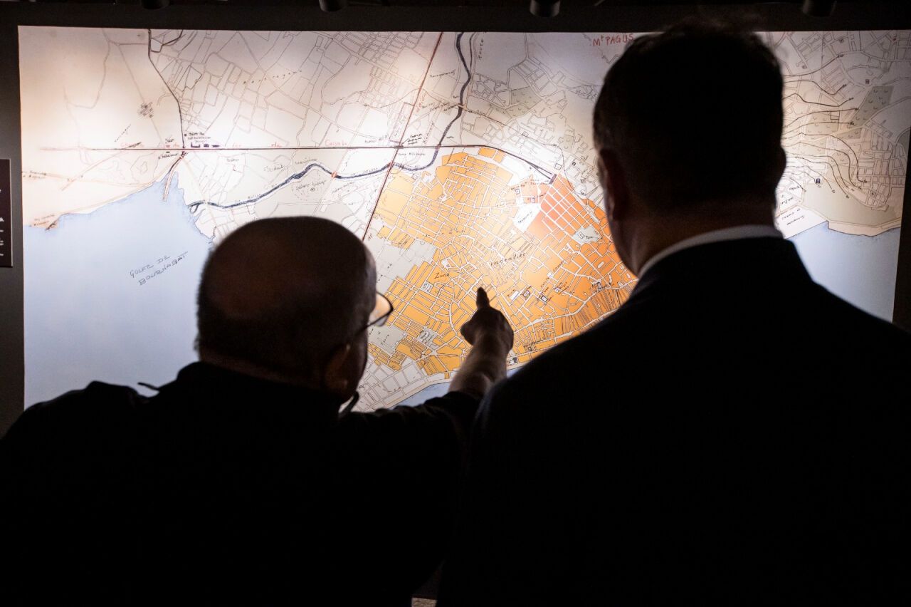 Başkan Cemil Tugay'dan ' Yanık Yurt ' sergisine ziyaret