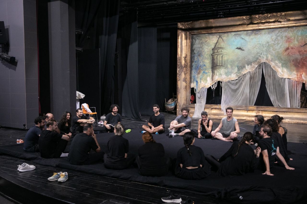 İzmir Şehir Tiyatroları'nda oyunculuk sanatına yenilikçi dokunuş