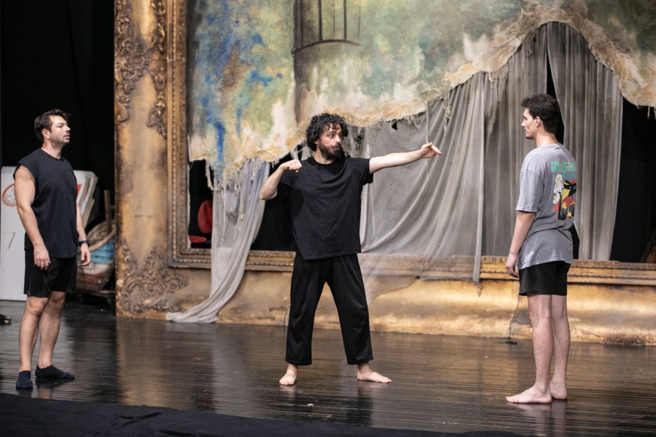 İzmir Şehir Tiyatroları'nda oyunculuk sanatına yenilikçi dokunuş