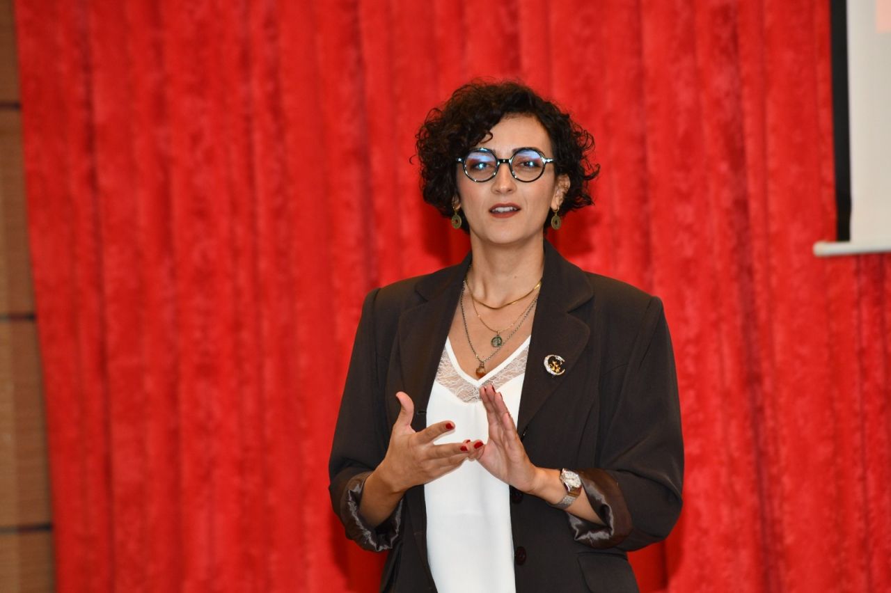 Çiğli Belediyesi'nden masalların büyülü dünyasına yolculuk