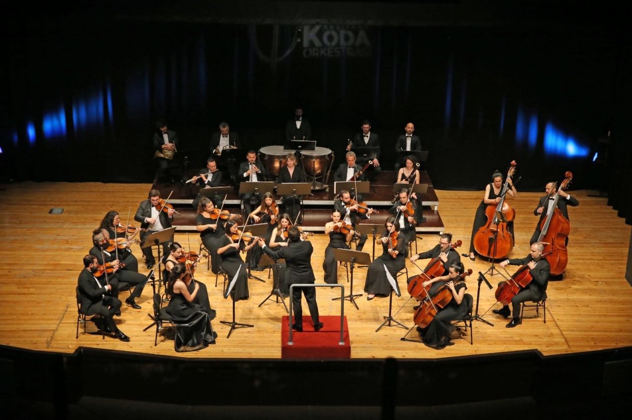 Atatürk'ün şehri Karşıyaka'da 29 Ekim rüzgarı esiyor