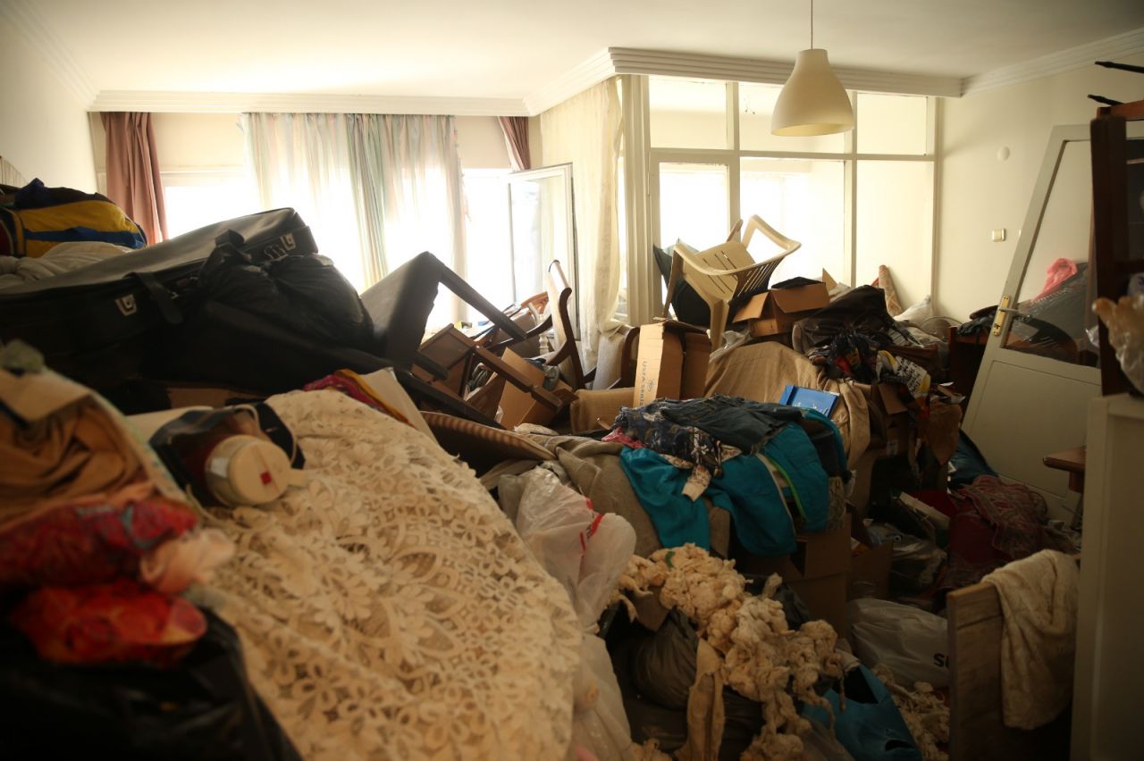 İzmir Konak'ta çöp ev temizliği şok etti!