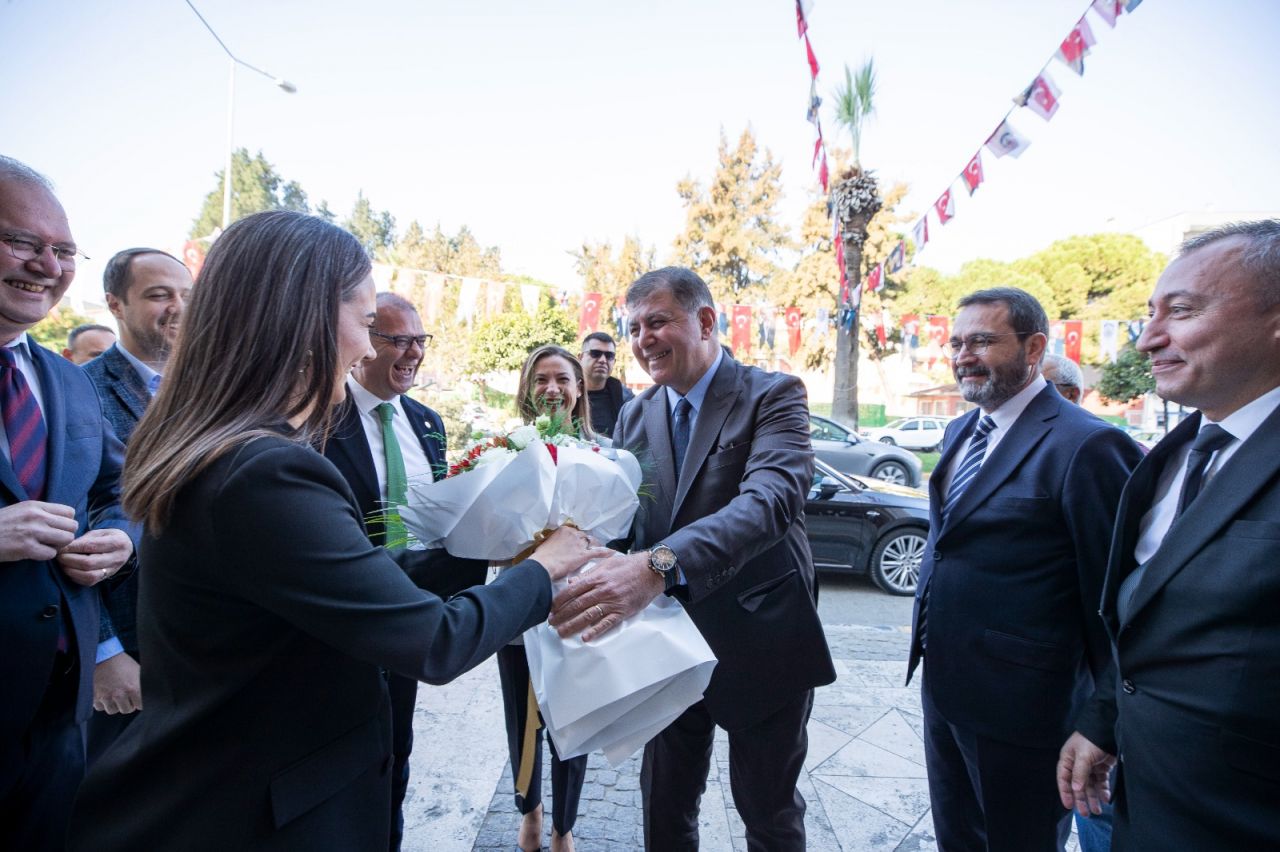 Başkan Tugay'dan Efes Selçuk'a güçlü destek