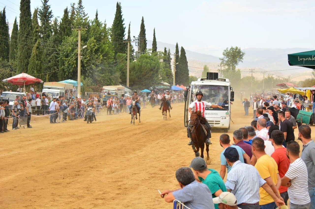 38. Geleneksel Çaylı Rahvan At Yarışları heyecanı yarın başlıyor!