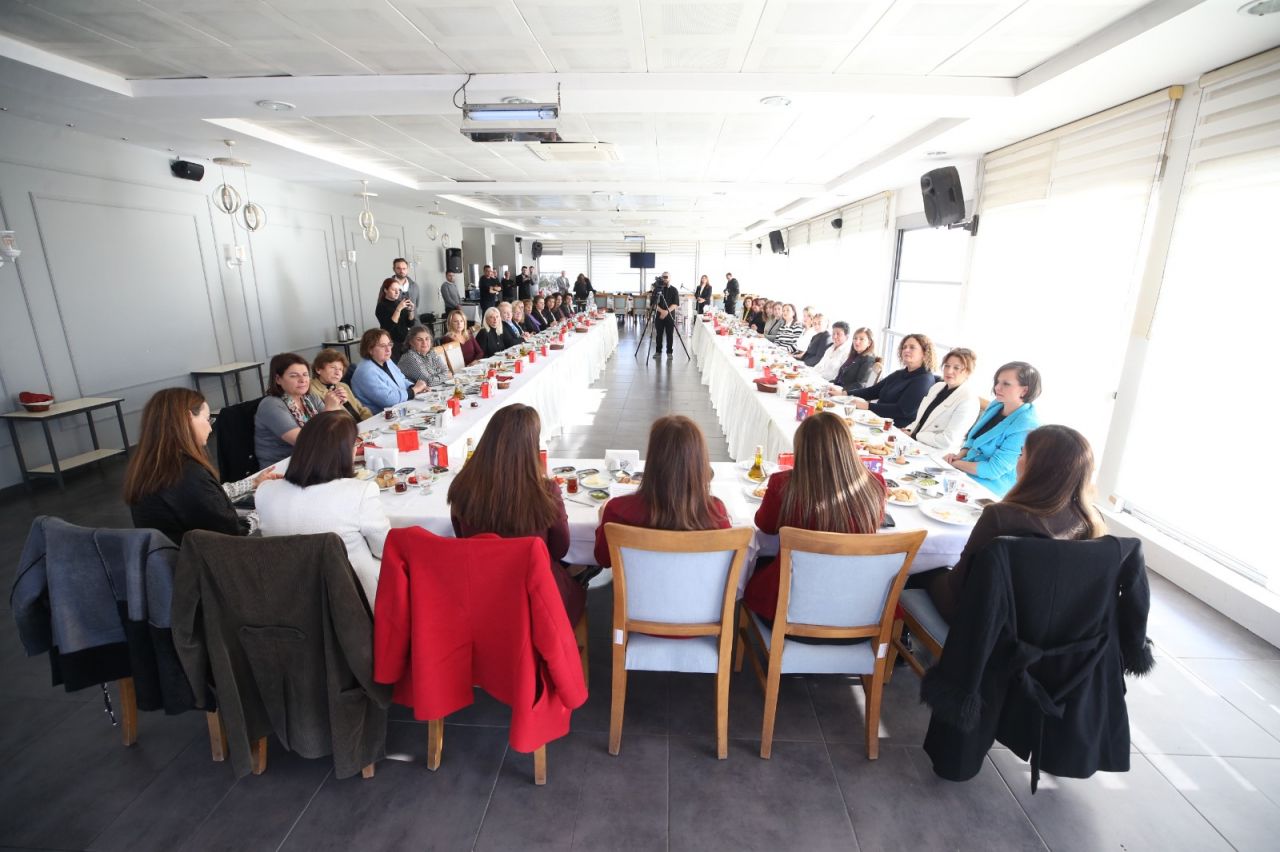 Karşıyaka'da 'Kadın Hikayeleri' fotoğraf sergisi açıldı: Gitmeye hazır mısınız?