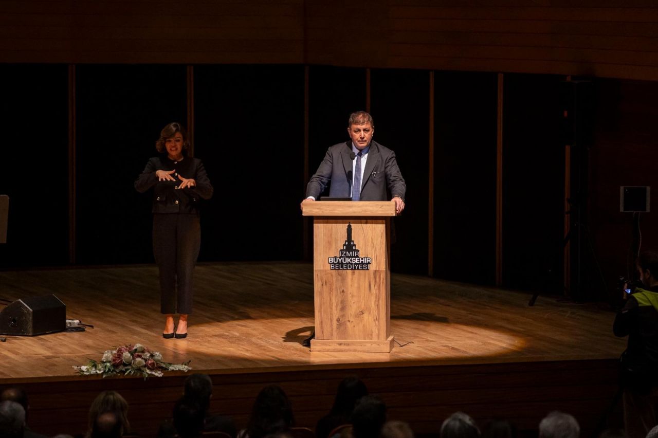 İzmir'de 8. Uluslararası İzmir Edebiyat Festivali başladı