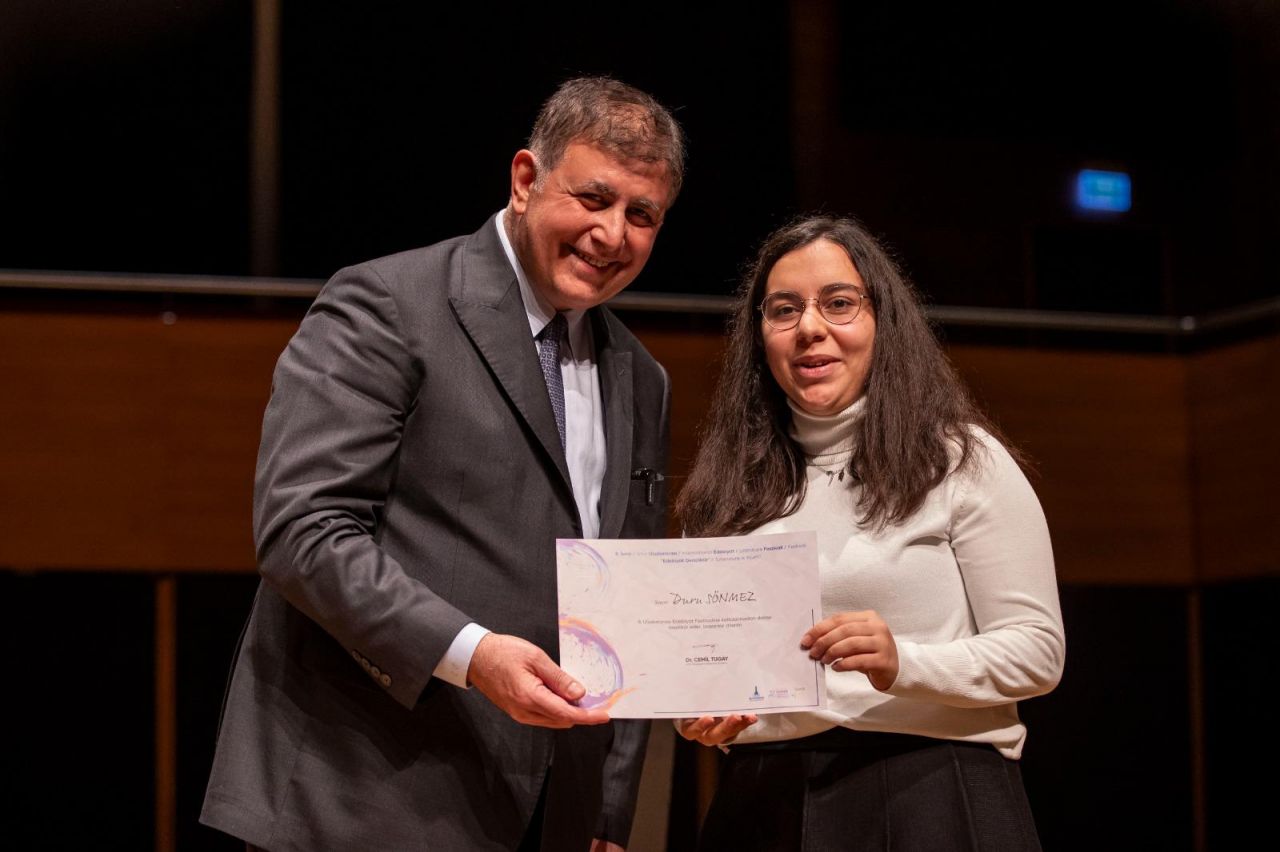 İzmir'de 8. Uluslararası İzmir Edebiyat Festivali başladı