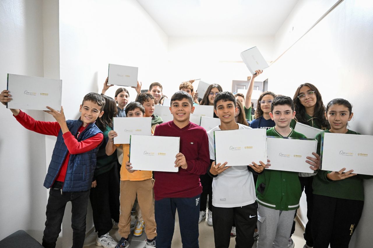 İzmir'de Bornova Belediyesinden gençlere ücretsiz eğitim desteği