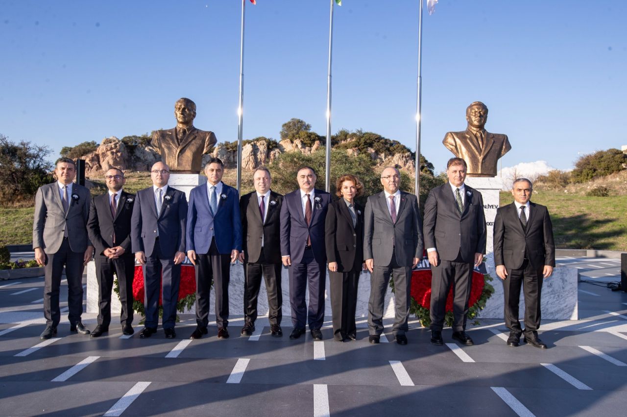 Haydar Aliyev İzmir'de anıldı: Kardeşlik vurgusu
