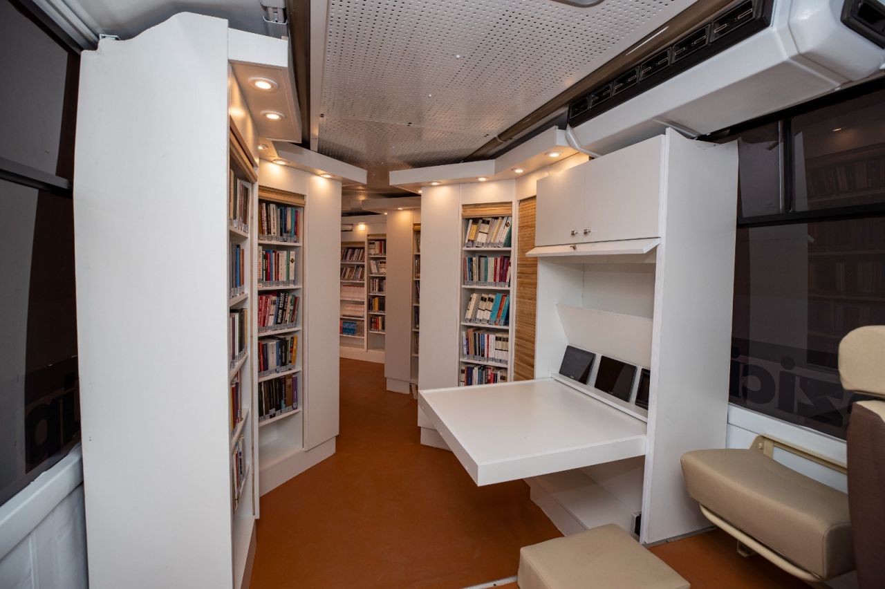 İzmir'in kütüphaneleri gençlerin eğitim üssü oldu