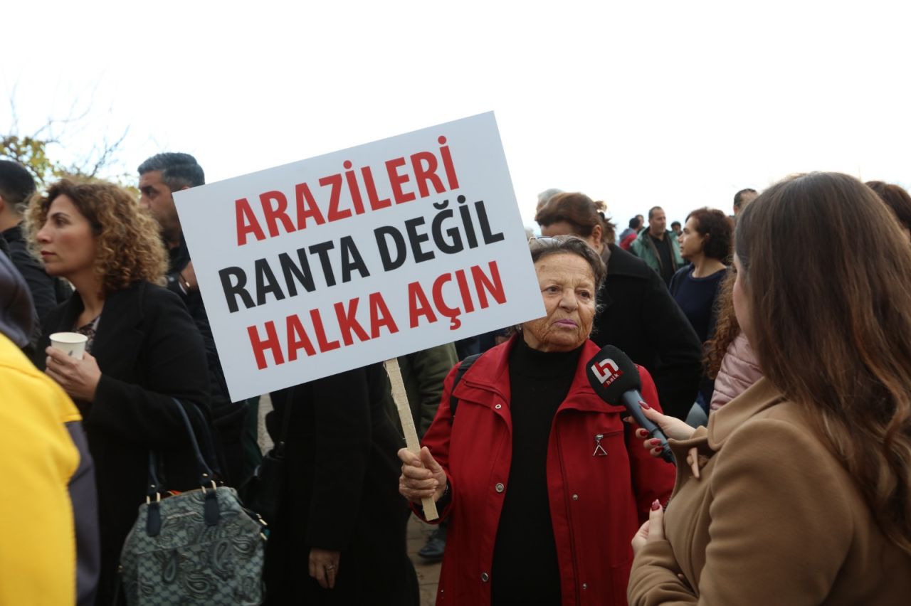 Güzelbahçe'de imar rantı protestosu | Kamu alanının satışına tepki