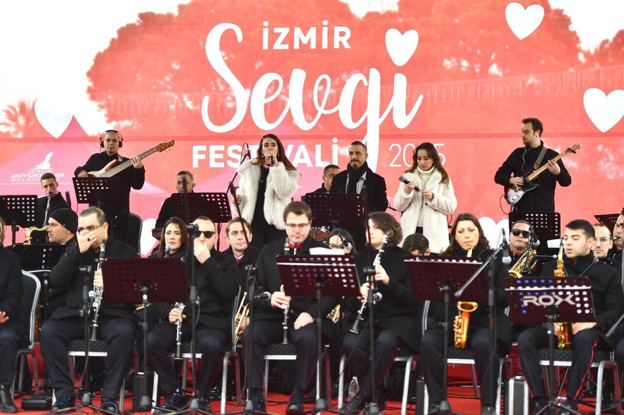 İzmir'de kalpleri ısıtan festival