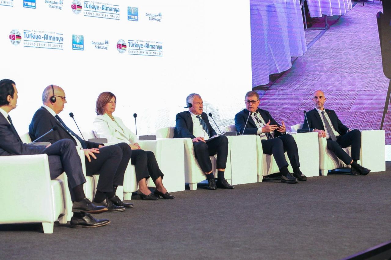 Ekrem İmamoğlu'na ortak bildiriyle destek!