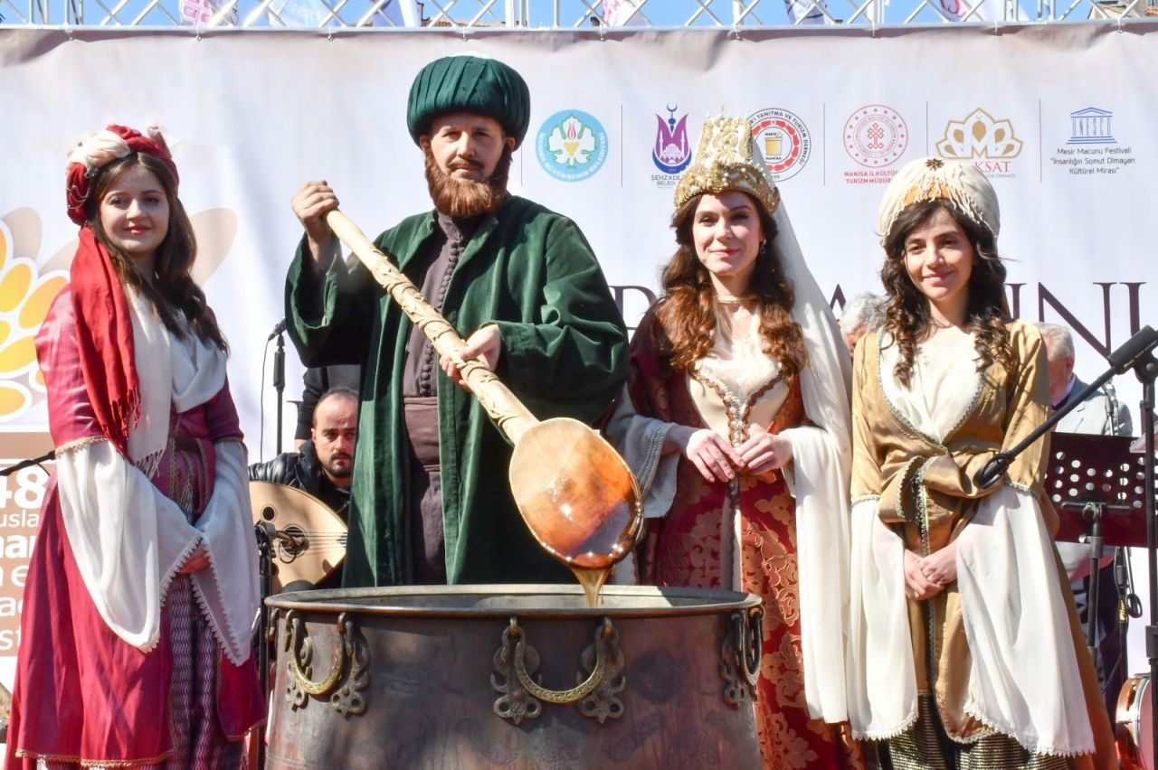 Mesir Macunu Festivali başlıyor: 8 Ton macun saçılacak, konserler, tiyatrolar, spor etkinlikleri olacak - İzmir'den festivale gitmek isteyenler...