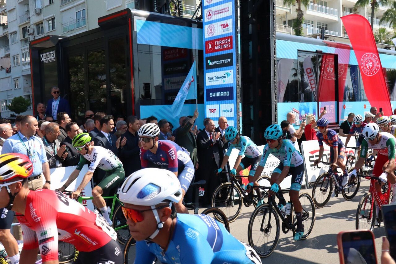 Cumhurbaşkanlığı Türkiye Bisiklet Turu: Antalya'da pedal çevirmeye başladı