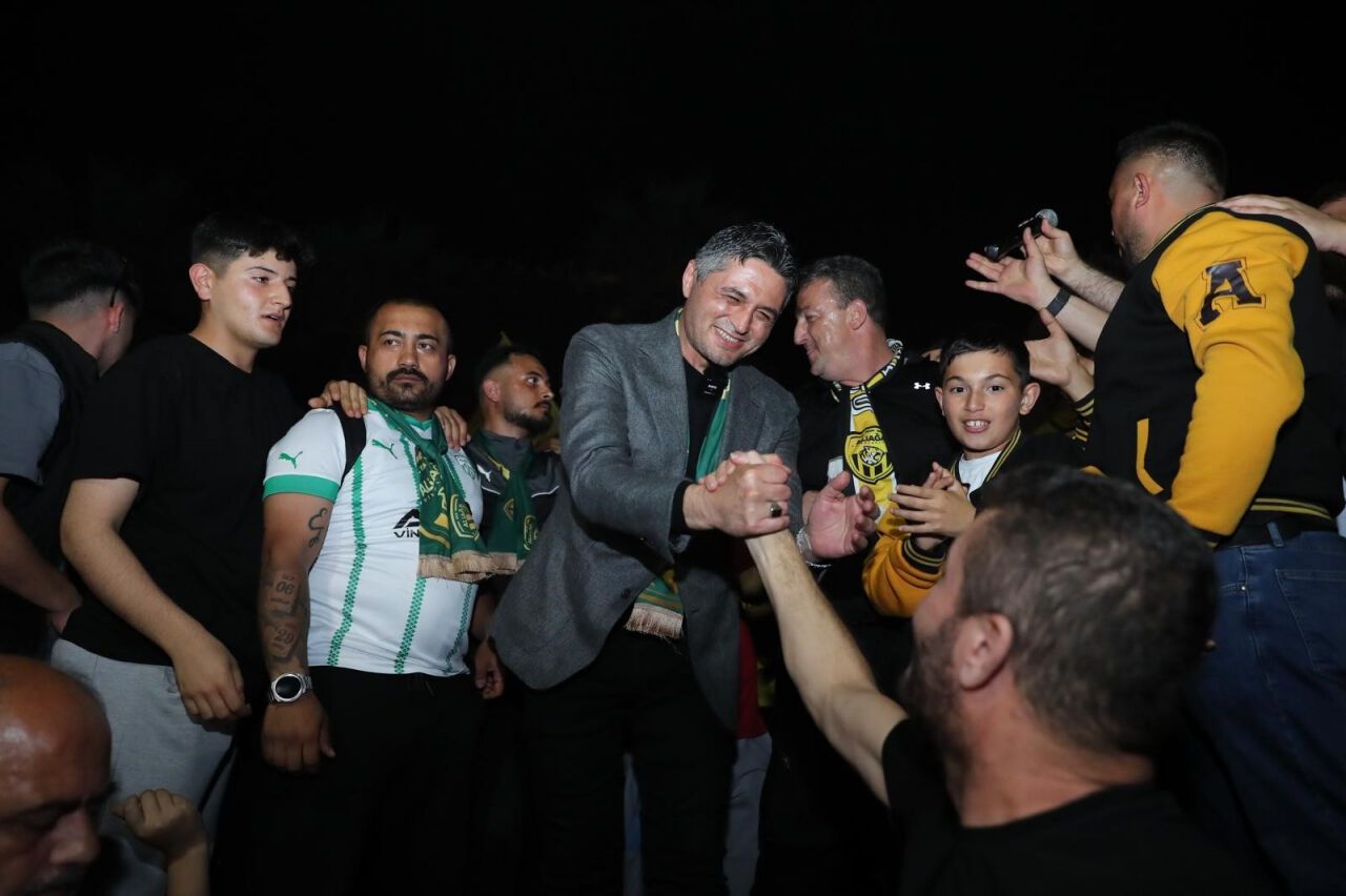 Aliağaspor FK, şampiyonluk coşkusunu taraftarıyla kutladı!
