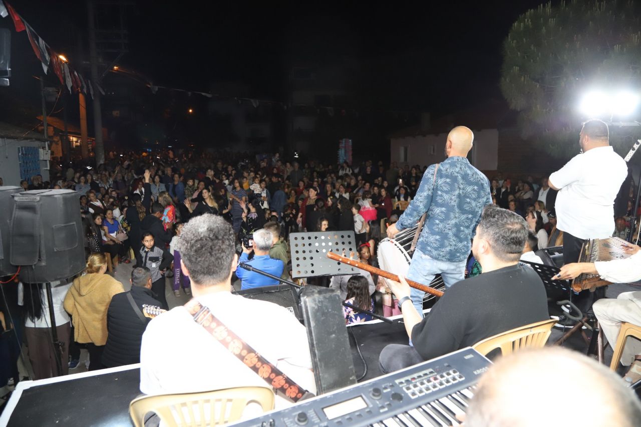 Dikili'de özel gece | Şenlikle karşılandı