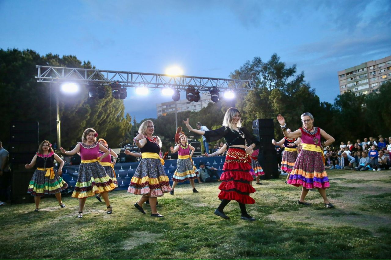 Binlerce Karşıyakalı Hıdrellez Şenliği ile baharın gelişini kutladı