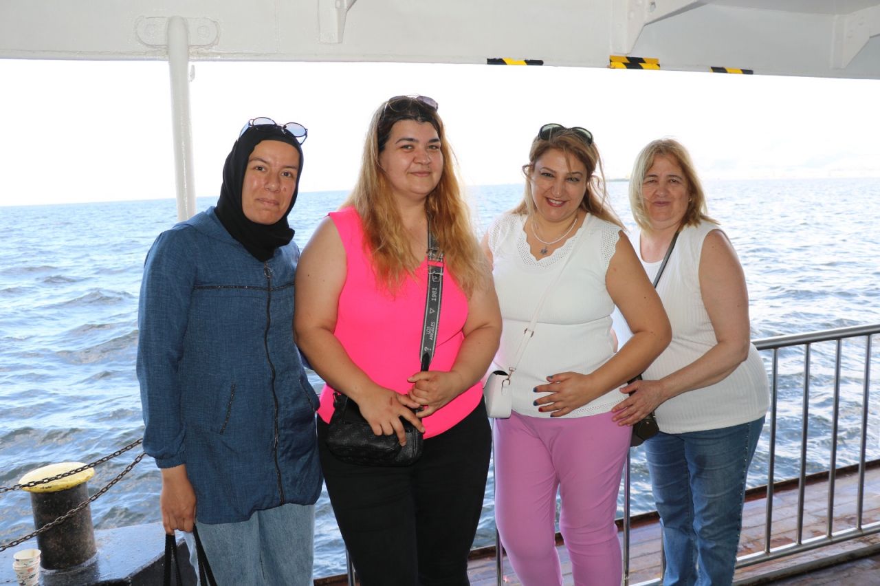 Manisa'dan İzmir'e: Kadınlar için dolu dolu bir gün